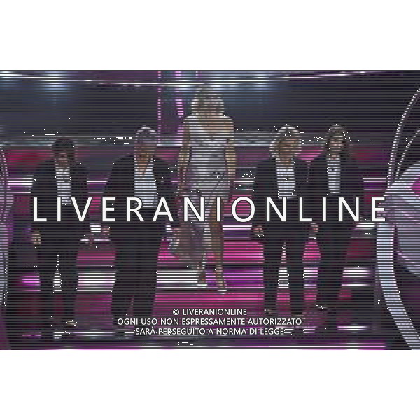 Chiara Ferragni con le donne dell\'associazione Dire Sanremo 2023 73mo Festival della Canzone Italiana - Prima Serata Teatro Ariston - Sanremo (IM) 07-02-2023 foto Roberto Garavaglia/ag. Aldo Liverani sas / AGENZIA ALDO LIVERANI SAS