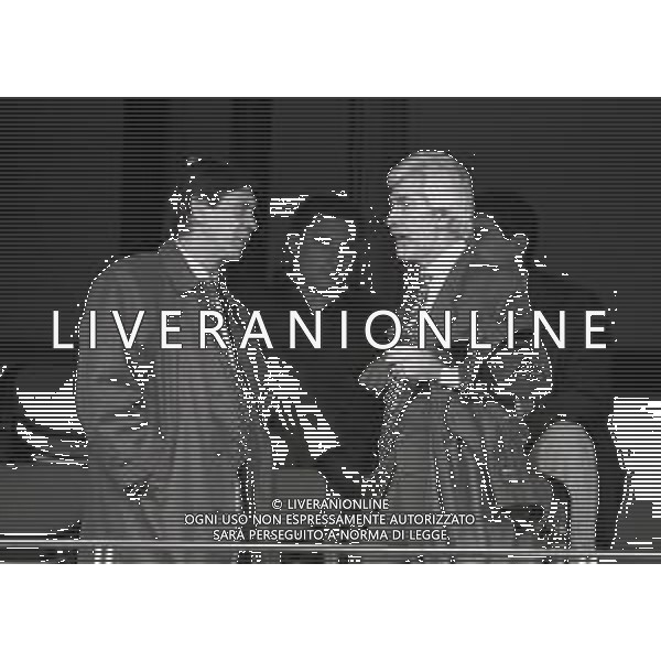 17-10-1993 VERONA CAMPIONATO DI CALCIO SERIE A B VERONA-COSENZA 2-2 NELLA FOTO GIANBATTISTA PASTORELLO E CESARE MALDINI IN TRIUNA AG ALDO LIVERANI SAS