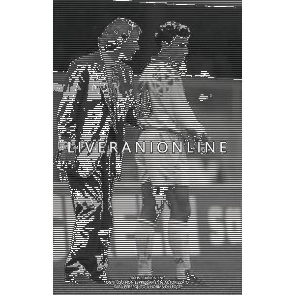 17-10-1993 VERONA CAMPIONATO DI CALCIO SERIE A B VERONA-COSENZA 2-2 NELLA FOTO PIETRO MAIELLARO CON L\'ALLENATORE FAUSTO SILIPO AG ALDO LIVERANI SAS