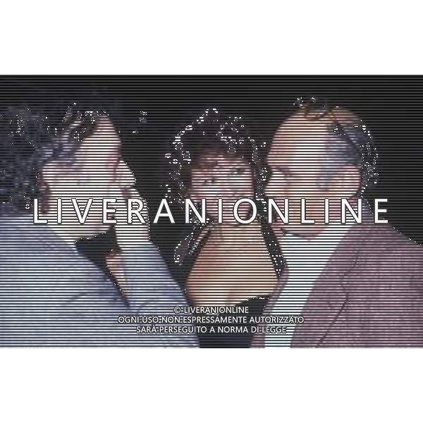 RETROSPETTIVA CLAUDIA CARDINALE ATTRICE NELLA FOTO CON IL MARITO PASQUALE SQUITIERI E GIANNI MINA\' OSPITE DELLA TRASMISSIONE BLITZ - MILANO ANNI \'80 AG ALDO LIVERANI SAS