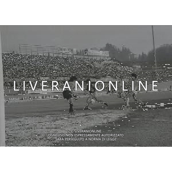 08-02-1981 VARESE-CAMPIONATO DI CALCIO SERIE B VARESE-FOGGIA 0-0 NELLA FOTO AZIONE DI GIOCO AG ALDO LIVERANI SAS
