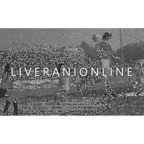 08-02-1981 VARESE-CAMPIONATO DI CALCIO SERIE B VARESE-FOGGIA 0-0 NELLA FOTO AZIONE DI GIOCO AG ALDO LIVERANI SAS