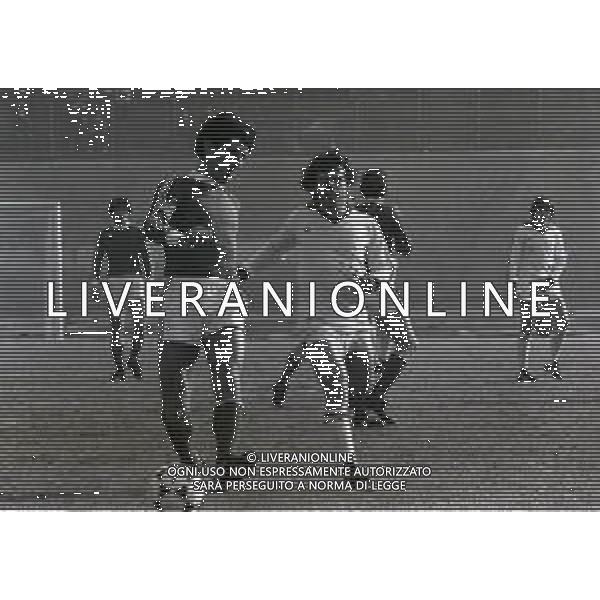 08-02-1981 VARESE-CAMPIONATO DI CALCIO SERIE B VARESE-FOGGIA 0-0 NELLA FOTO AZIONE DI GIOCO AG ALDO LIVERANI SAS