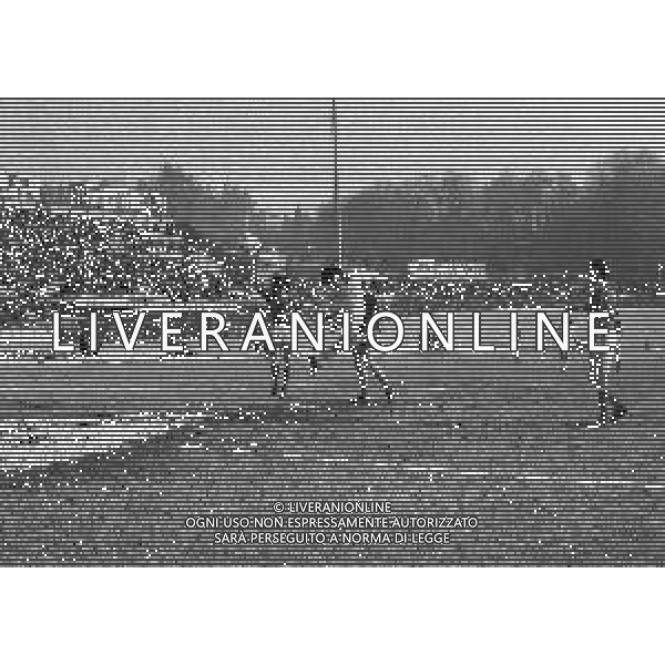08-02-1981 VARESE-CAMPIONATO DI CALCIO SERIE B VARESE-FOGGIA 0-0 NELLA FOTO AZIONE DI GIOCO AG ALDO LIVERANI SAS