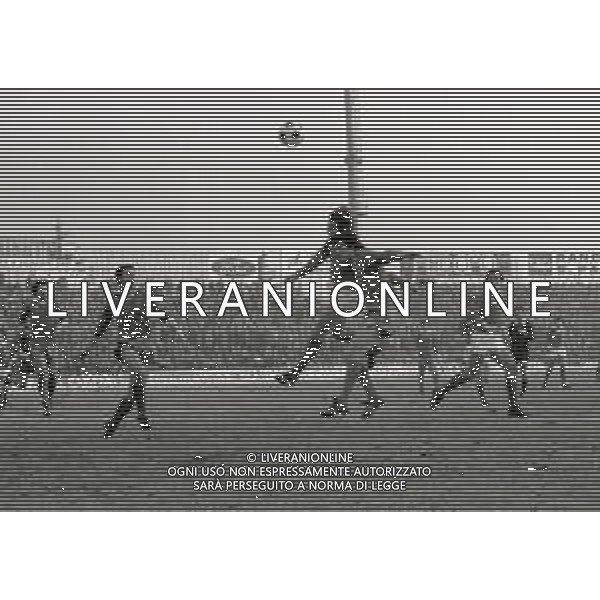 18-01-1981 BRESCIA CAMPIONATO DI CALCIO SERIE A BRESCIA-PERUGIA 1-1 NELLA FOTO AZIONE DI GIOCO AG ALDO LIVERANI SAS