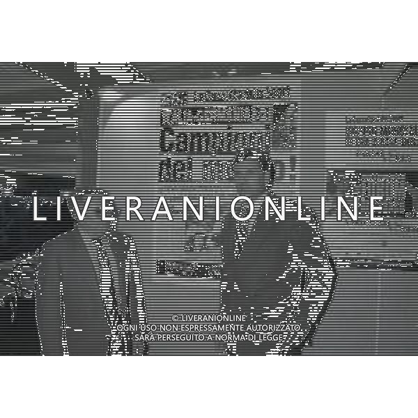 RETROSPETTIVA CANDIDO CANNAVO\' GIORNALISTA SCRITTORE E DIRETTORE DELLA GAZZETTA DELLO SPORT NELLA FOTO CANDIDO CANNAVO\' CON GIACINTO FACCHETTI A MILANO AL FORUM ALLO STAND DELLA GAZZETTA DELLO SPORT AG ALDO LIVERANI SAS 