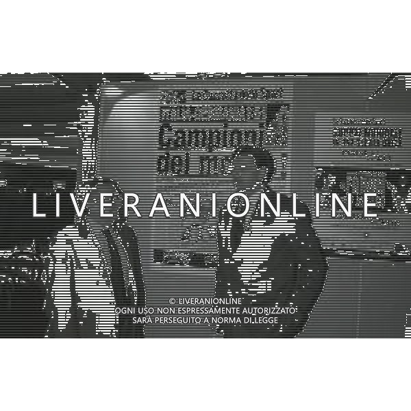 RETROSPETTIVA CANDIDO CANNAVO\' GIORNALISTA SCRITTORE E DIRETTORE DELLA GAZZETTA DELLO SPORT NELLA FOTO CANDIDO CANNAVO\' CON GIACINTO FACCHETTI A MILANO AL FORUM ALLO STAND DELLA GAZZETTA DELLO SPORT AG ALDO LIVERANI SAS 