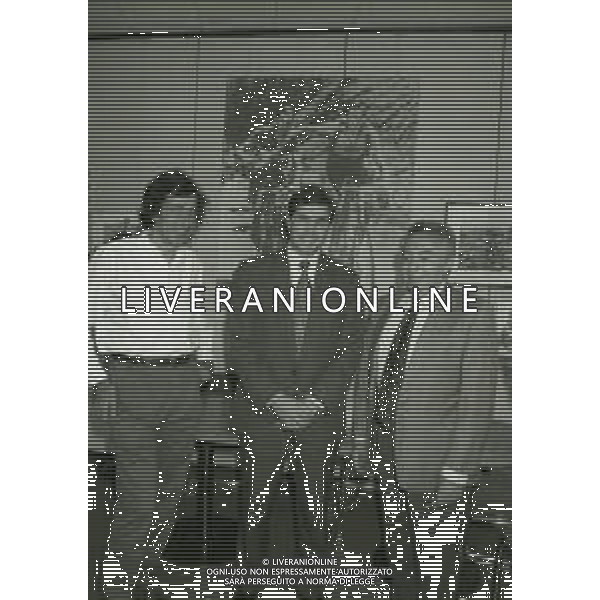 ETROSPETTIVA CANDIDO CANNAVO\' GIORNALISTA SCRITTORE E DIRETTORE DELLA GAZZETTA DELLO SPORT NELLA FOTO CANDIDO CANNAVO\' NELL\'ANNO 1996 CON IL GIORNALISTA PINO ALLIEVI E L\'AMMINISTRATORE SHELL AG ALDO LIVERANI SAS  
