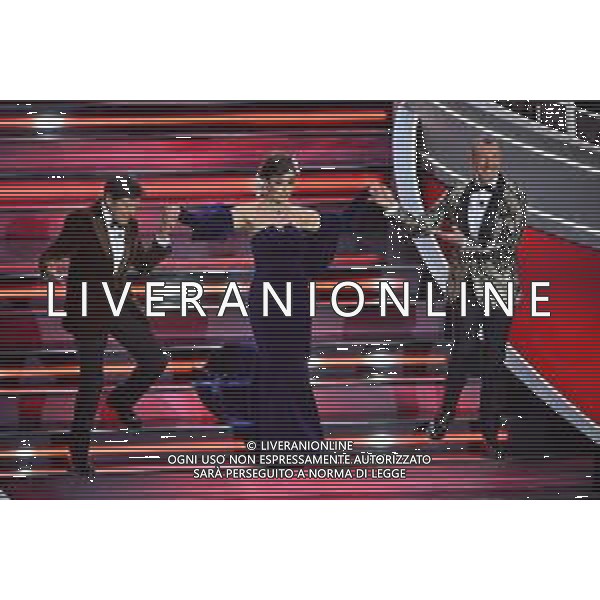 da SX Gianni Morandi, Chiara Francini e Amadeus Sanremo 2023 73mo Festival della Canzone Italiana - Quarta Serata Teatro Ariston - Sanremo (IM) 10-02-2023 foto Roberto Garavaglia/ag. Aldo Liverani sas / AGENZIA ALDO LIVERANI SAS