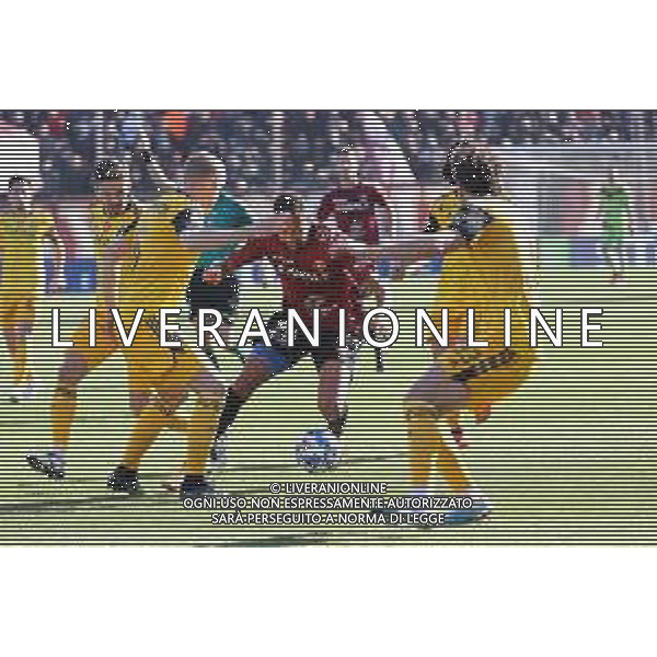 11.02.2023 REGGIO CALABRIA STADIO ORESTE GRANILLO. CAMPIONATO NAZIONALE SERIE B REGGINA VS PISA IN FOTO HERNANI REGGINA ACCERCHIATO DA GIOCATORI DEL PISA ©Pasquale Garreffa / AGENZIA ALDO LIVERANI SAS