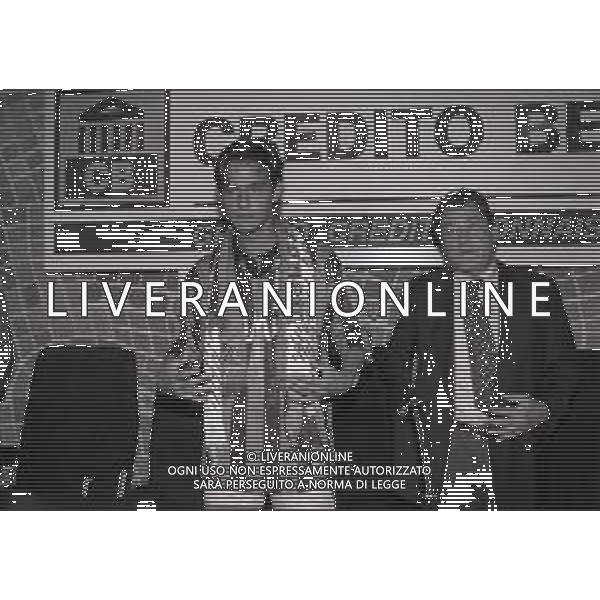 1996 BERGAMO PRESENTAZIONE DEL NUOVO ACQUISTO DELL\'ATALANTA CALCIO FILIPPO INZAGHI NELLA FOTO FILIPPO INZAGHI CON IL PRESIDENTE IVAN RUGGERI NELL\'ANNO 1996 DURANTE LA PRESENTAZIONE AG ALDO LIVERANI SAS