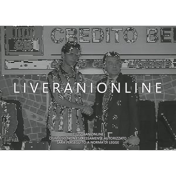 1996 BERGAMO PRESENTAZIONE DEL NUOVO ACQUISTO DELL\'ATALANTA CALCIO FILIPPO INZAGHI NELLA FOTO FILIPPO INZAGHI CON IL PRESIDENTE IVAN RUGGERI NELL\'ANNO 1996 DURANTE LA PRESENTAZIONE AG ALDO LIVERANI SAS