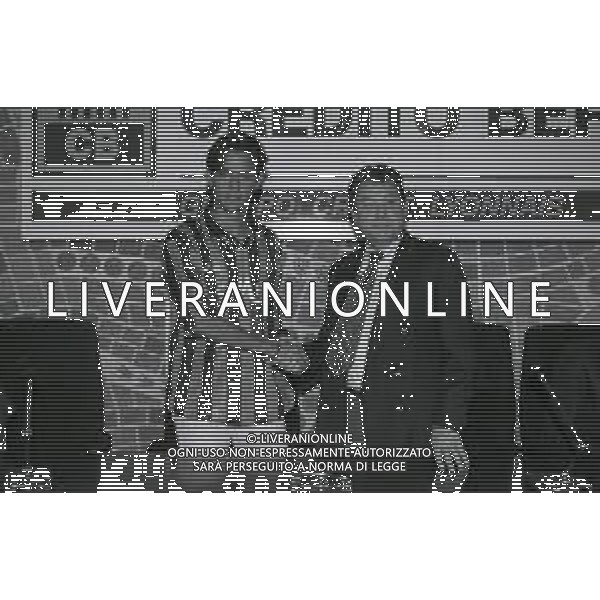 1996 BERGAMO PRESENTAZIONE DEL NUOVO ACQUISTO DELL\'ATALANTA CALCIO FILIPPO INZAGHI NELLA FOTO FILIPPO INZAGHI CON IL PRESIDENTE IVAN RUGGERI NELL\'ANNO 1996 DURANTE LA PRESENTAZIONE AG ALDO LIVERANI SAS