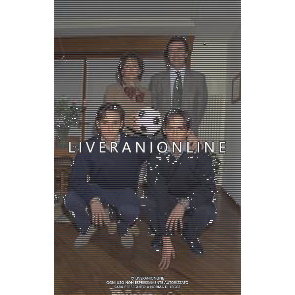 NEG-RETROSPETTIVA FILIPPO INZAGHI E SIMONE INZAGHI CALCIATORI NELLA FOTO FILIPPO INZAGHI CON IL FRATELLO SIMONE E I GENITORI IN CASA 16-12-1996 AG ALDO LIVERANI SAS