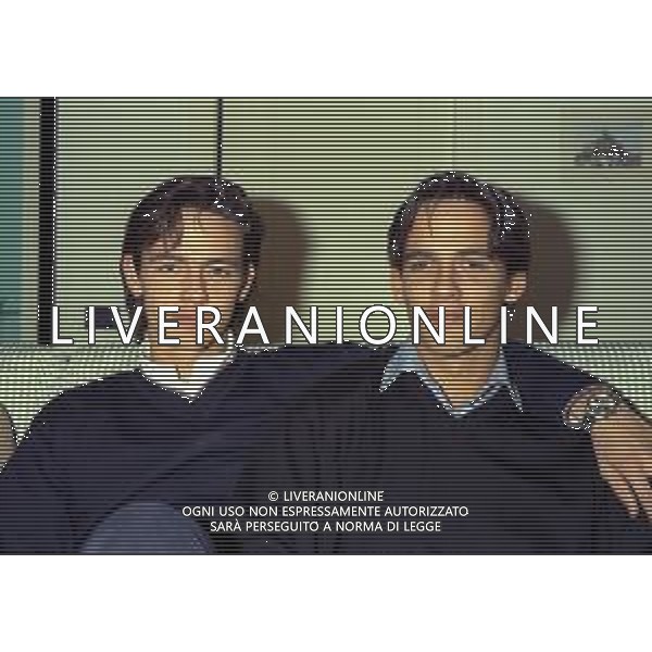 RETROSPETTIVA FILIPPO INZAGHI E SIMONE INZAGHI CALCIATORI NELLA FOTO FILIPPO INZAGHI CON IL FRATELLO SIMONE E I GENITORI IN CASA 16-12-1996 AG ALDO LIVERANI SAS