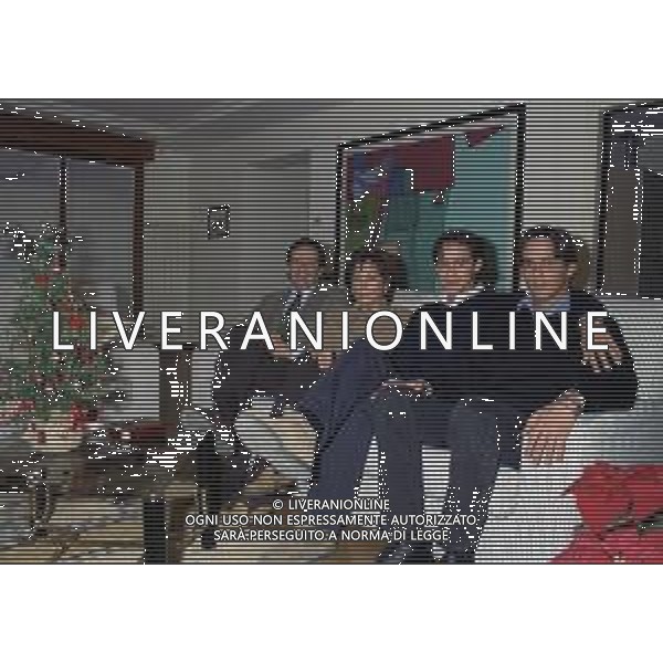 RETROSPETTIVA FILIPPO INZAGHI E SIMONE INZAGHI CALCIATORI NELLA FOTO FILIPPO INZAGHI CON IL FRATELLO SIMONE E I GENITORI IN CASA 16-12-1996 AG ALDO LIVERANI SAS