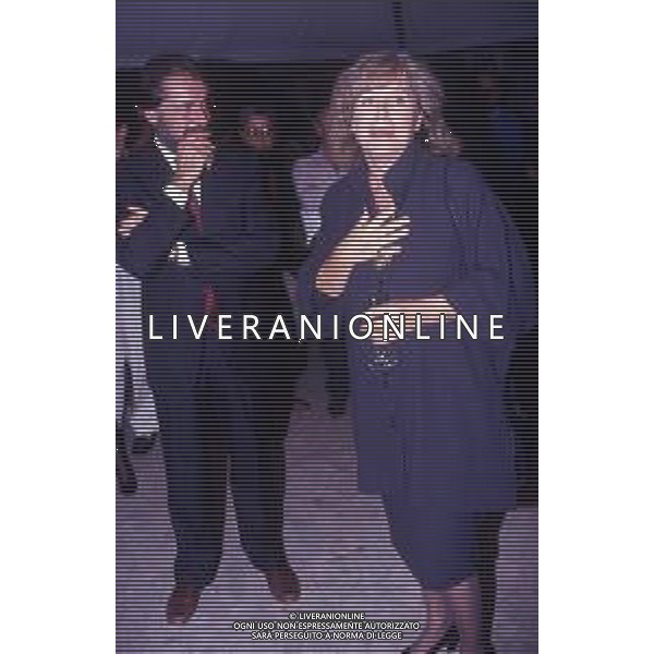 RETROSPETTIVA MARGARETHE VON TROTTA REGISTA NELLA FOTO MARGARETHE VON TROTTA NELL\'ANNO 1989 CON FRANCESCO LAUDADIO AG ALDO LIVERANI SAS