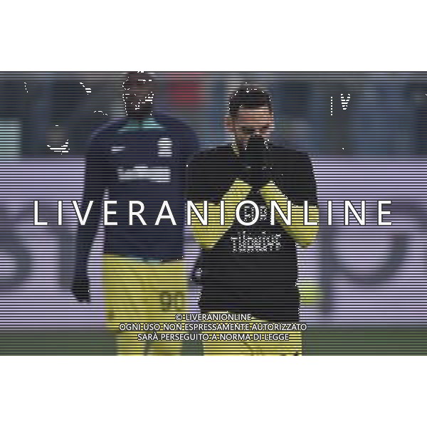 Hakan Calhanoglu (Inter) durante il riscaldamento con una maglietta per il popolo Turco Sampdoria vs Inter Genova 13-02-2023 Stadio Luigi Ferraris - Marassi Campionato Serie A TIM - 22a giornata foto Roberto Garavaglia/ag. Aldo Liverani sas / AGENZIA ALDO LIVERANI SAS