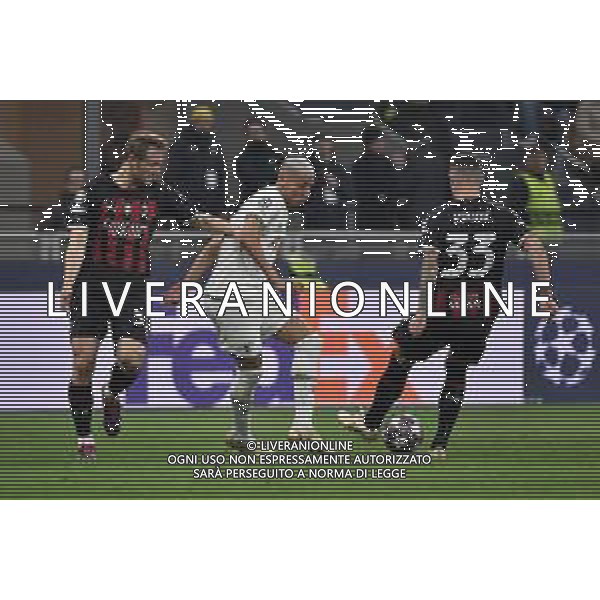 Richarlison de Andrade (Tottenham Hotspur) tra Tommaso Pobega (Milan) e Rade Krunic (Milan) Milan vs Tottenham Hotspur Milano 14-02-2023 Stadio Giuseppe Meazza - San Siro UEFA Champions League ottavi di finale - gara di andata foto Roberto Garavaglia/ag. Aldo Liverani sas/AGENZIA ALDO LIVERANI SAS