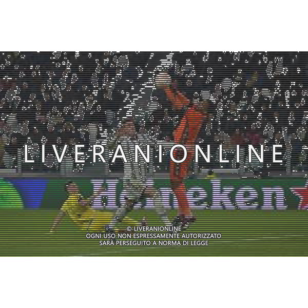 Torino 16.02.2023 Stadio Allianz Stadium ©Manuela Viganti/Agenzia Aldo Liverani Juventus vs Nantes Europa League 2022/2023 Spareggio Andata Nella foto: alban lafont anticipa dusan vlahovic ©Viganti / AGENZIA ALDO LIVERANI SAS