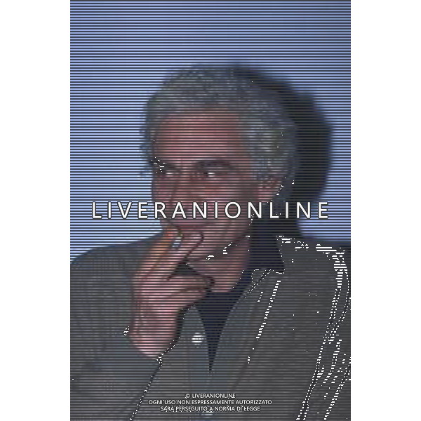 RETROSPETTIVA GIAN MARIA VOLONTE\' ATTORE NELLA FOTO GIAN MARIA VOLONTE\' NELL\'ANNO 1983 A CANNES FOTO ENRICO LIVERANI AG ALDO LIVERANI SAS 