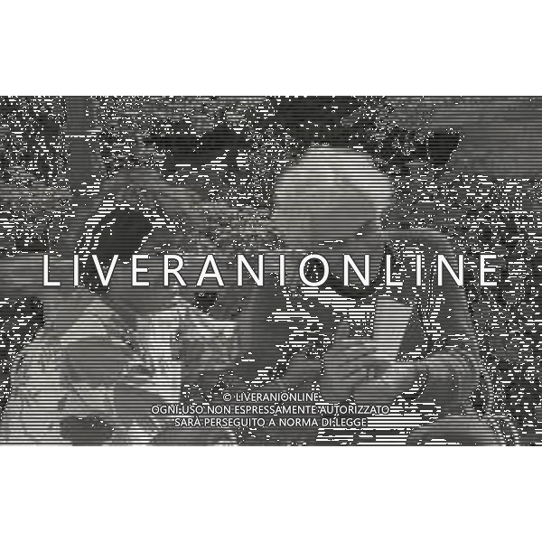 RETROSPETTIVA GIAN MARIA VOLONTE\' ATTORE NELLA FOTO GIAN MARIA VOLONTE\' NELL\'ANNO 1984 A RIMINI CON LEOPOLDO MASTELLONI AG ALDO LIVERANI SAS  