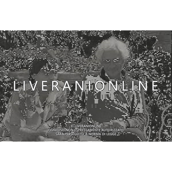 RETROSPETTIVA GIAN MARIA VOLONTE\' ATTORE NELLA FOTO GIAN MARIA VOLONTE\' NELL\'ANNO 1984 A RIMINI CON LEOPOLDO MASTELLONI AG ALDO LIVERANI SAS  