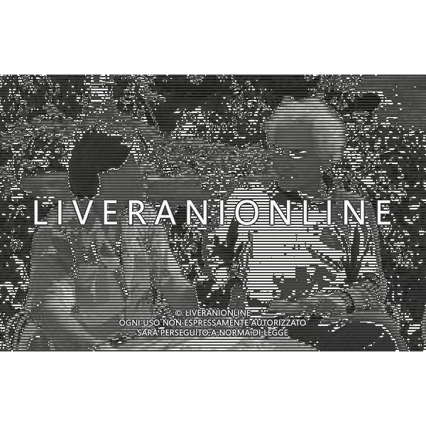RETROSPETTIVA GIAN MARIA VOLONTE\' ATTORE NELLA FOTO GIAN MARIA VOLONTE\' NELL\'ANNO 1984 A RIMINI CON LEOPOLDO MASTELLONI AG ALDO LIVERANI SAS  