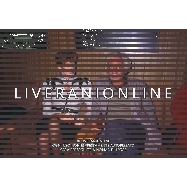 RETROSPETTIVA GIAN MARIA VOLONTE\' ATTORE NELLA FOTO GIAN MARIA VOLONTE\' NELL\'ANNO 1984 A RIMINI CON CARLA GRAVINA AG ALDO LIVERANI SAS 