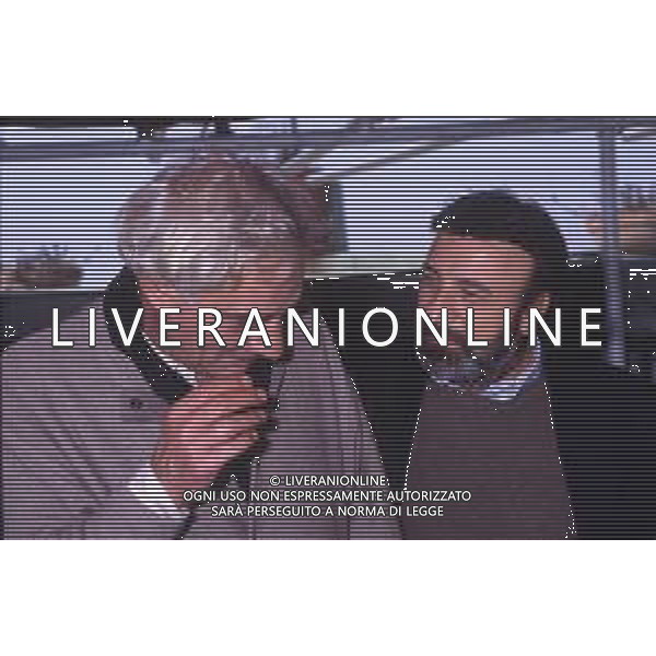 RETROSPETTIVA GIAN MARIA VOLONTE\' ATTORE NELLA FOTO GIAN MARIA VOLONTE \' A MILANO NELL\'ANNO 1990 TERRAZZA MARTINI CON GIANNI AMELIO AG ALDO LIVERANI SAS 
