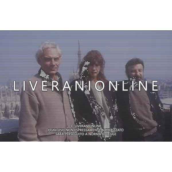 RETROSPETTIVA GIAN MARIA VOLONTE\' ATTORE NELLA FOTO GIAN MARIA VOLONTE \' A MILANO NELL\'ANNO 1990 TERRAZZA MARTINI CON GIANNI AMELIO E ANGELICA IPPOLITO AG ALDO LIVERANI SAS  