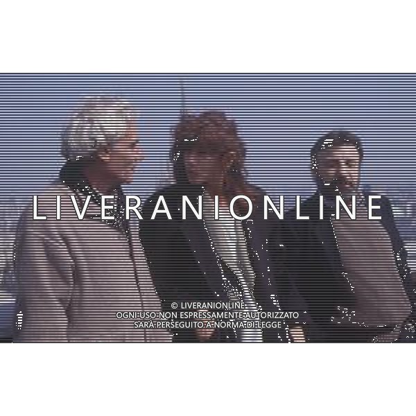 RETROSPETTIVA GIAN MARIA VOLONTE\' ATTORE NELLA FOTO GIAN MARIA VOLONTE \' A MILANO NELL\'ANNO 1990 TERRAZZA MARTINI CON GIANNI AMELIO E ANGELICA IPPOLITO AG ALDO LIVERANI SAS 