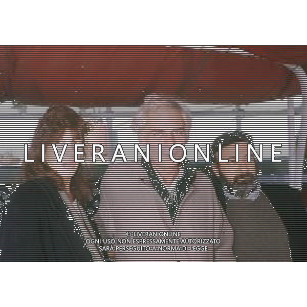 RETROSPETTIVA GIAN MARIA VOLONTE\' ATTORE NELLA FOTO GIAN MARIA VOLONTE \' A MILANO NELL\'ANNO 1990 TERRAZZA MARTINI CON GIANNI AMELIO E ANGELICA IPPOLITO AG ALDO LIVERANI SAS 