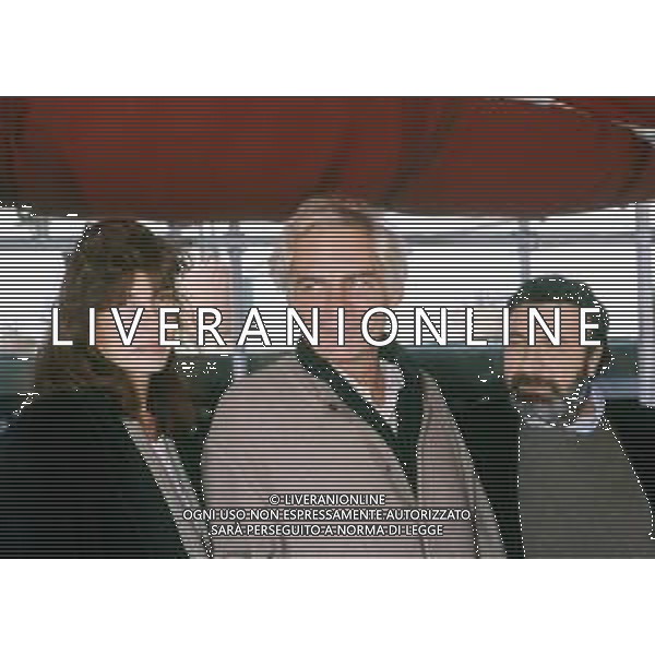 RETROSPETTIVA GIAN MARIA VOLONTE\' ATTORE NELLA FOTO GIAN MARIA VOLONTE \' A MILANO NELL\'ANNO 1990 TERRAZZA MARTINI CON GIANNI AMELIO E ANGELICA IPPOLITO AG ALDO LIVERANI SAS 