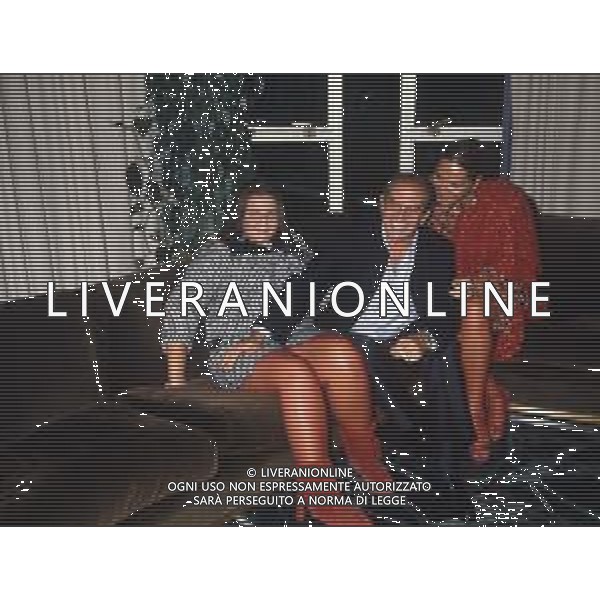 RETROSPETTIVA ENRICO MARIA SALERNO ATTORE NELLA FOTO ENRICO MARIA SALERNO NELL\'ANNO 1983 CON LA MOGLIE MARISA VALENTI E LA FIGLIA ALESSIA A SAINT VINCENT AG ALDO LIVERANI SAS