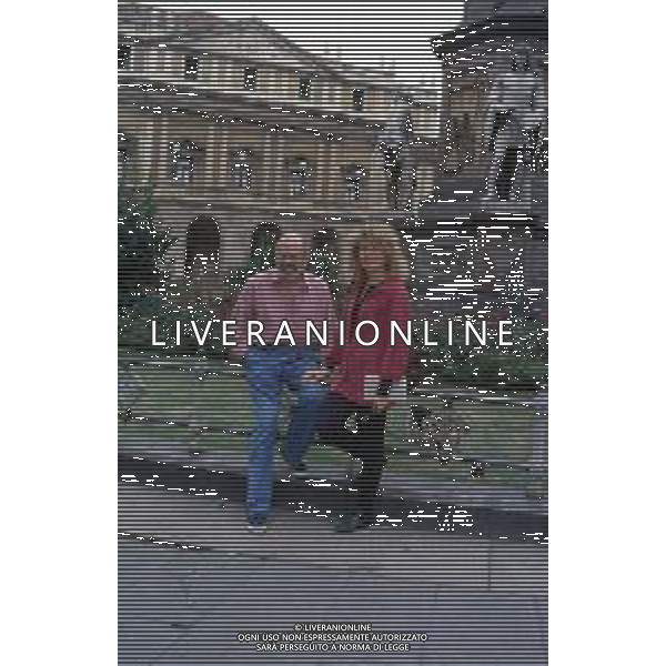 RETROSPETTIVA ENRICO MARIA SALERNO ATTORE NELLA FOTO ENRICO MARIA SALERNO NELL\'ANNO 1991 A MILANO CON LA MOGLIE LAURA ANDREINI AG ALDO LIVERANI SAS 