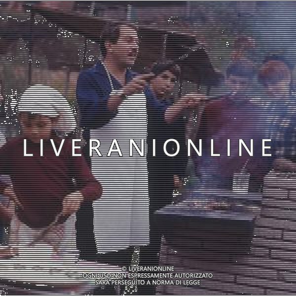 RETROSPETTIVA ENRICO MARIA SALERNO ATTORE NELLA FOTO ENRICO MARIA SALERNO CON LA FAMIGLIA E LA MOGLIE FIORETTA PIRELLA AG ALDO LIVERANI SAS 