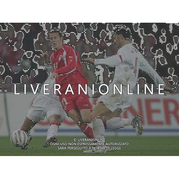 Berna 12 novembre 2005 Svizzera - Turchia play-off qualificazioni mondiali Germania 2006 nella foto: Streller Marco e Alpay Ozalan foto Andry / Ag. Aldo Liverani