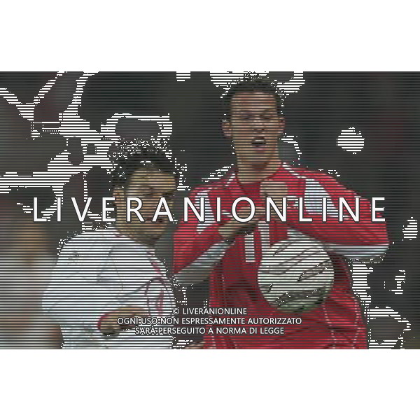 Berna 12 novembre 2005 Svizzera - Turchia play-off qualificazioni mondiali Germania 2006 nella foto: Streller Marco e Alpay Ozalan foto Andry / Ag. Aldo Liverani