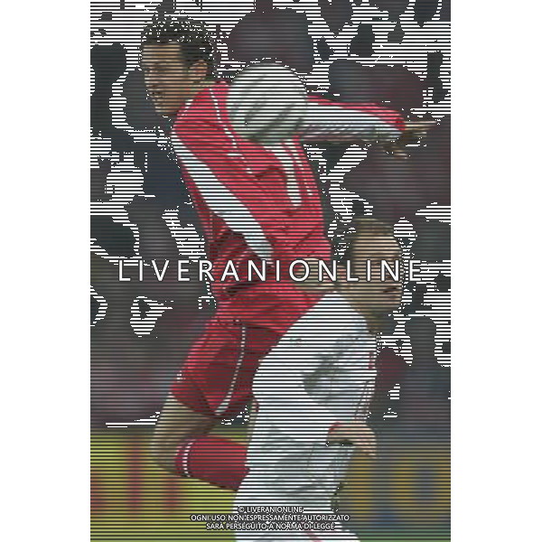 Berna 12 novembre 2005 Svizzera - Turchia play-off qualificazioni mondiali Germania 2006 nella foto: Streller Marco e Cimsir Huseyin foto Andry / Ag. Aldo Liverani