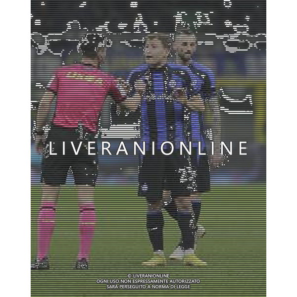 ARBITRO FEDERICO DIONISI CON NICOLO\' BARELLA - INTER vs UDINESE Campionato Calcio Serie A TIM 18-02-2023 ©PAOLO GIAMPIETRI / AGENZIA ALDO LIVERANI SAS