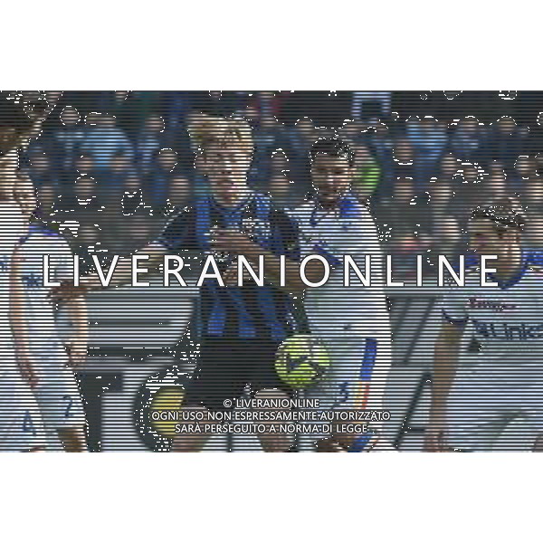 TVRG Rasmus Hojlund (Atalanta) e Alessandro Tuia (Lecce) Atalanta vs Lecce Bergamo 19-02-2023 Gewiss Stadium - Stadio Atleti Azzurri d\'Italia Campionato Serie A TIM - 23a giornata foto Roberto Garavaglia/ag. Aldo Liverani sas/ AGENZIA ALDO LIVERANI SAS