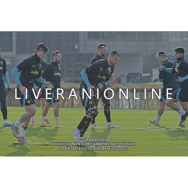 TVRG Allenamento Inter nella foto Edin Dzeko (Inter) e sulla SX Alessandro Bastoni (Inter) Appiano Gentile (CO) 21-02-2023 Centro sportivo Suning in memoria di Angelo Moratti - La Pinetina Allenamento Inter in preparazione della gara di andata contro il Porto valevole per gli ottavi di finale della UEFA Champions League foto Roberto Garavaglia/ag. Aldo Liverani sas/ AGENZIA ALDO LIVERANI SAS
