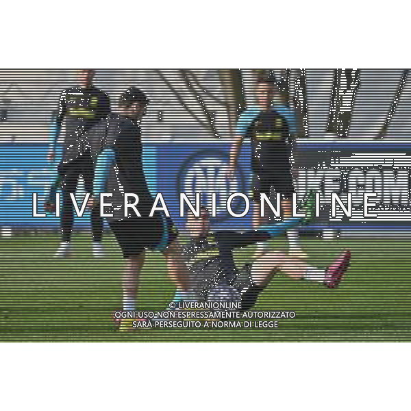 TVRG Allenamento Inter nella foto Robin Gosens (Inter) e sulla SX Hakan Calhanoglu (Inter) Appiano Gentile (CO) 21-02-2023 Centro sportivo Suning in memoria di Angelo Moratti - La Pinetina Allenamento Inter in preparazione della gara di andata contro il Porto valevole per gli ottavi di finale della UEFA Champions League foto Roberto Garavaglia/ag. Aldo Liverani sas/ AGENZIA ALDO LIVERANI SAS