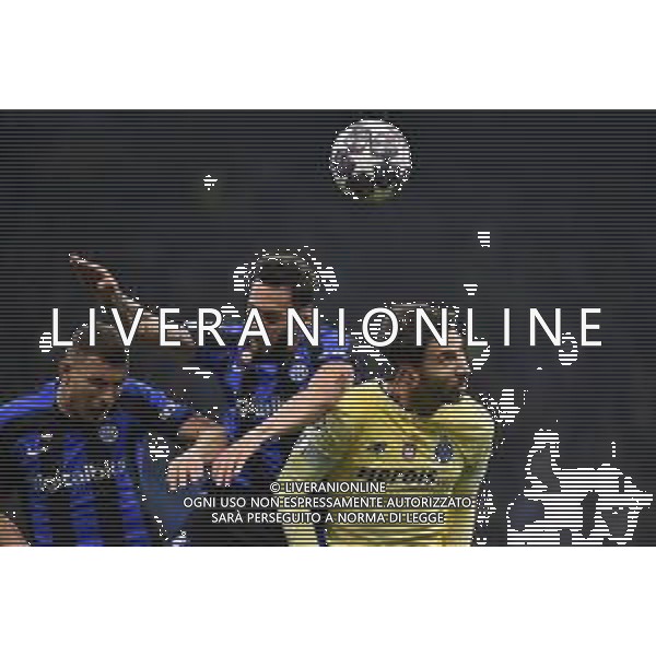Hakan Calhanoglu (Inter) e Marko Grujic (Porto) Inter vs Porto Milano 22-02-2023 Stadio Giuseppe Meazza - San Siro UEFA Champions League ottavi di finale - gara di andata foto Roberto Garavaglia/ag. Aldo Liverani sas / AGENZIA ALDO LIVERANI SAS