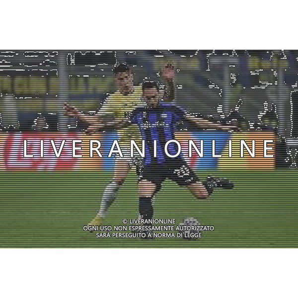 Hakan Calhanoglu (Inter) e Matheus Uribe (Porto) Inter vs Porto Milano 22-02-2023 Stadio Giuseppe Meazza - San Siro UEFA Champions League ottavi di finale - gara di andata foto Roberto Garavaglia/ag. Aldo Liverani sas / AGENZIA ALDO LIVERANI SAS