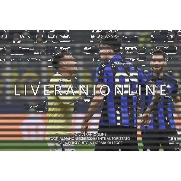 Otavio Edmilson da Silva Monteiro (Porto) e Alessandro Bastoni (Inter) discutono dopo una palla non restituita dal Porto Inter vs Porto Milano 22-02-2023 Stadio Giuseppe Meazza - San Siro UEFA Champions League ottavi di finale - gara di andata foto Roberto Garavaglia/ag. Aldo Liverani sas / AGENZIA ALDO LIVERANI SAS