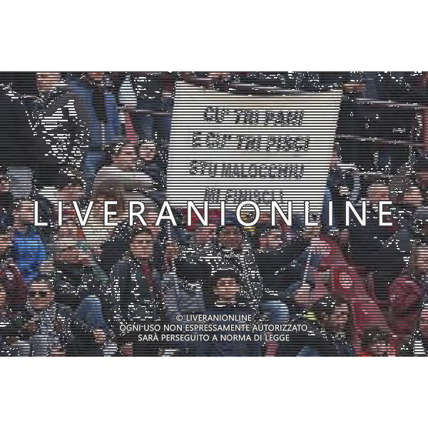 25.02.2023 REGGIO CALABRIA STADIO ORESTE GRANILLO. CAMPIONATO NAZIONALE SERIE B REGGINA VS MODENA IN FOTO TIFOSO REGGINA CON STENDARDO SCACCIA MALOCCHIO ©GARREFFA PASQUALE / AGENZIA ALDO LIVERANI SAS