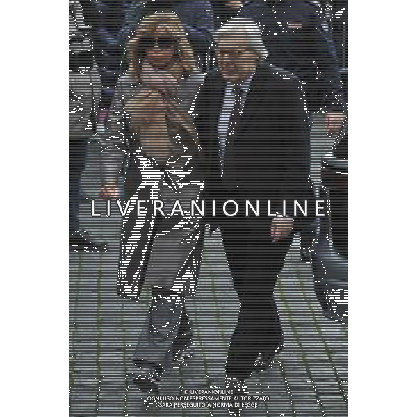 Funerali Maurizio Costanzo - Chiesa degli Artisti - Roma 27-02-2023 nella foto Myrta Merlino e Vittorio Sgarbi FOTO FEDERICO GAETANO-AG ALDO LIVERANI SAS