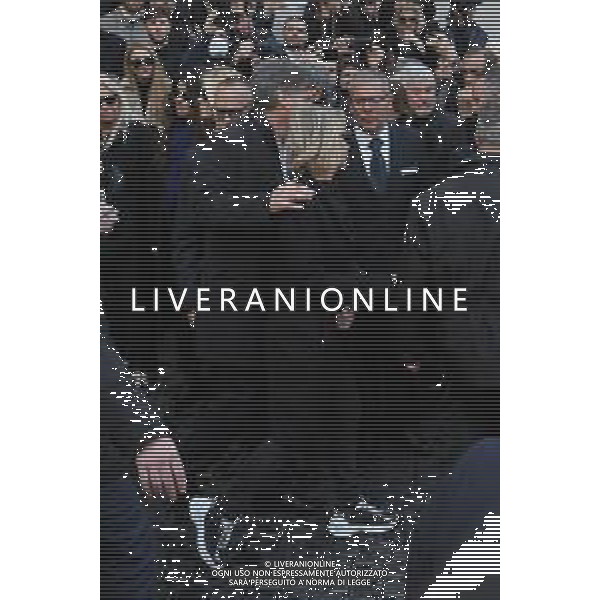 Funerali Maurizio Costanzo - Chiesa degli Artisti - Roma 27-02-2023 nella foto Maria De Filippi viene portata via FOTO FEDERICO GAETANO-AG ALDO LIVERANI SAS